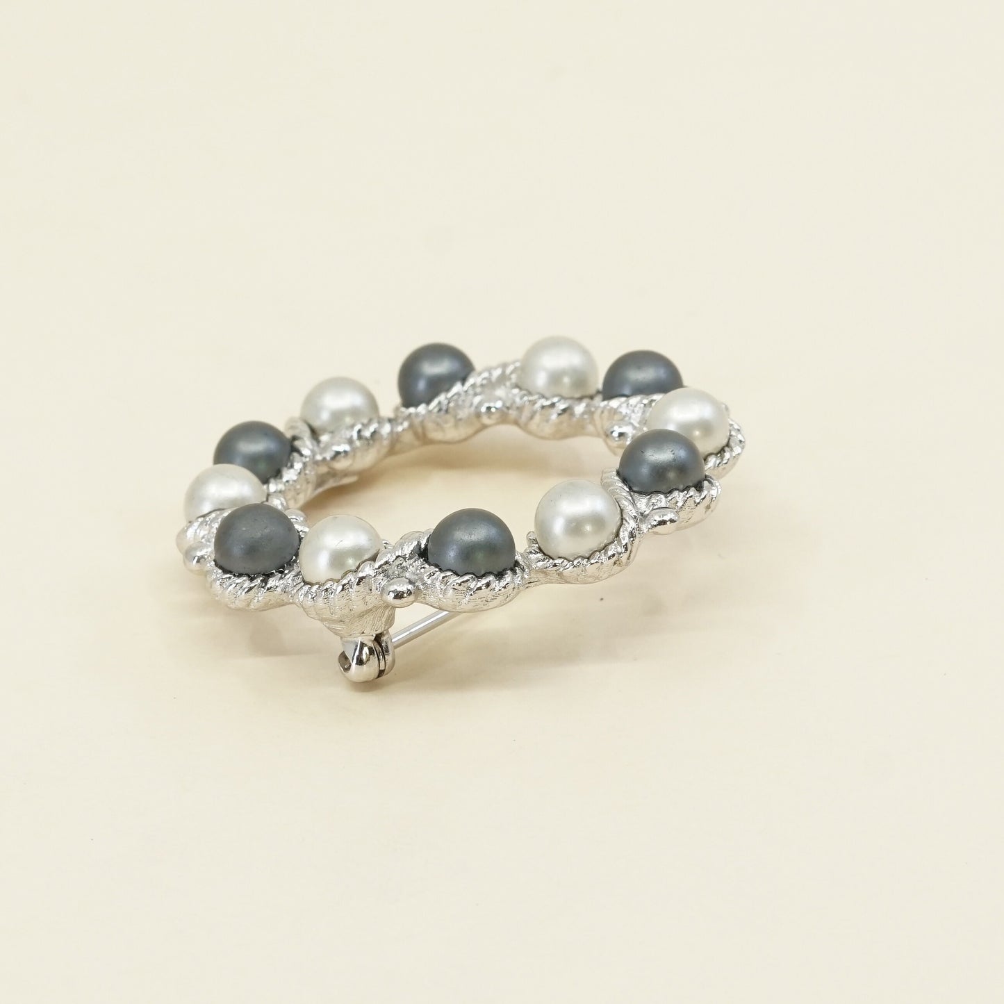 Vintage Sterling silver handmade brooch, Mexico 925 silver circle with pearl, simple, elegant, Stamped Avon, silver tested