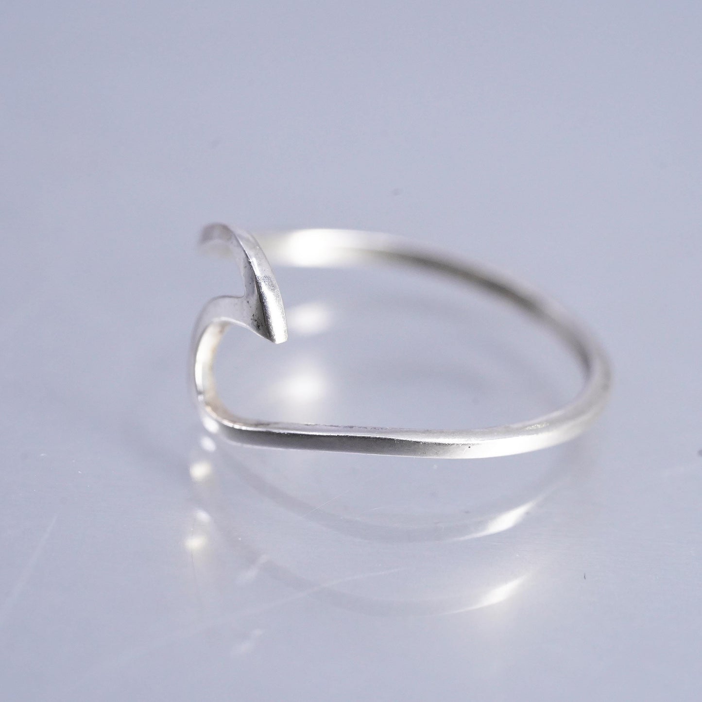Size 9, vintage southwestern Sterling 925 silver thin ring, wavy wave band