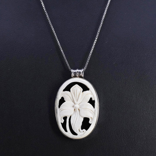 18”, Sterling silver 925 box chain necklace with carved lily flower pendant