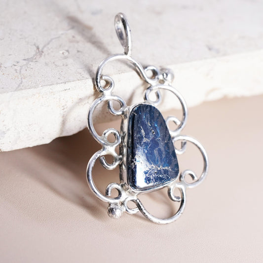 Vintage Sterling 925 silver handmade filigree pendant with hematite stone