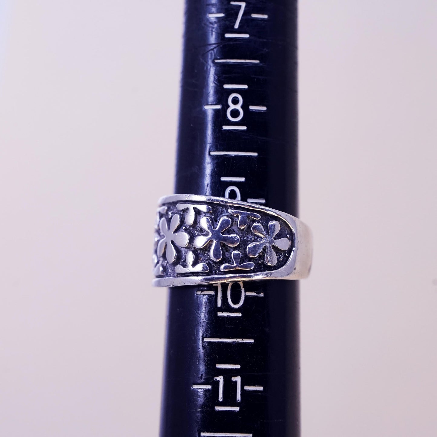 Size 9.25, vintage Sterling 925 silver handmade relief daisy flower ring band