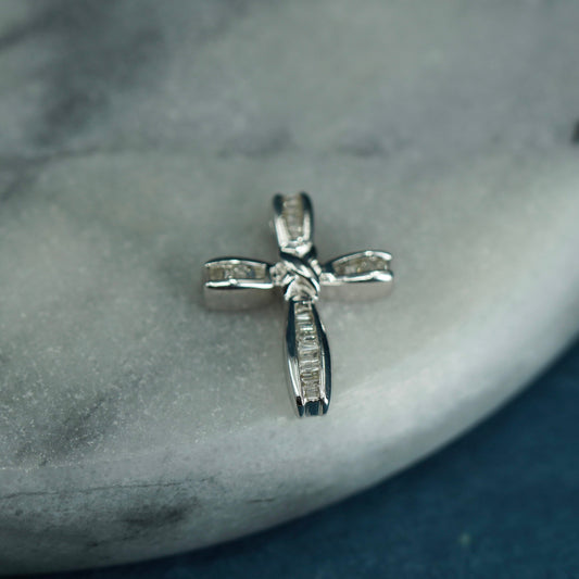 Vintage elegant Sterling silver 925 cross pendant with cluster genuine diamonds