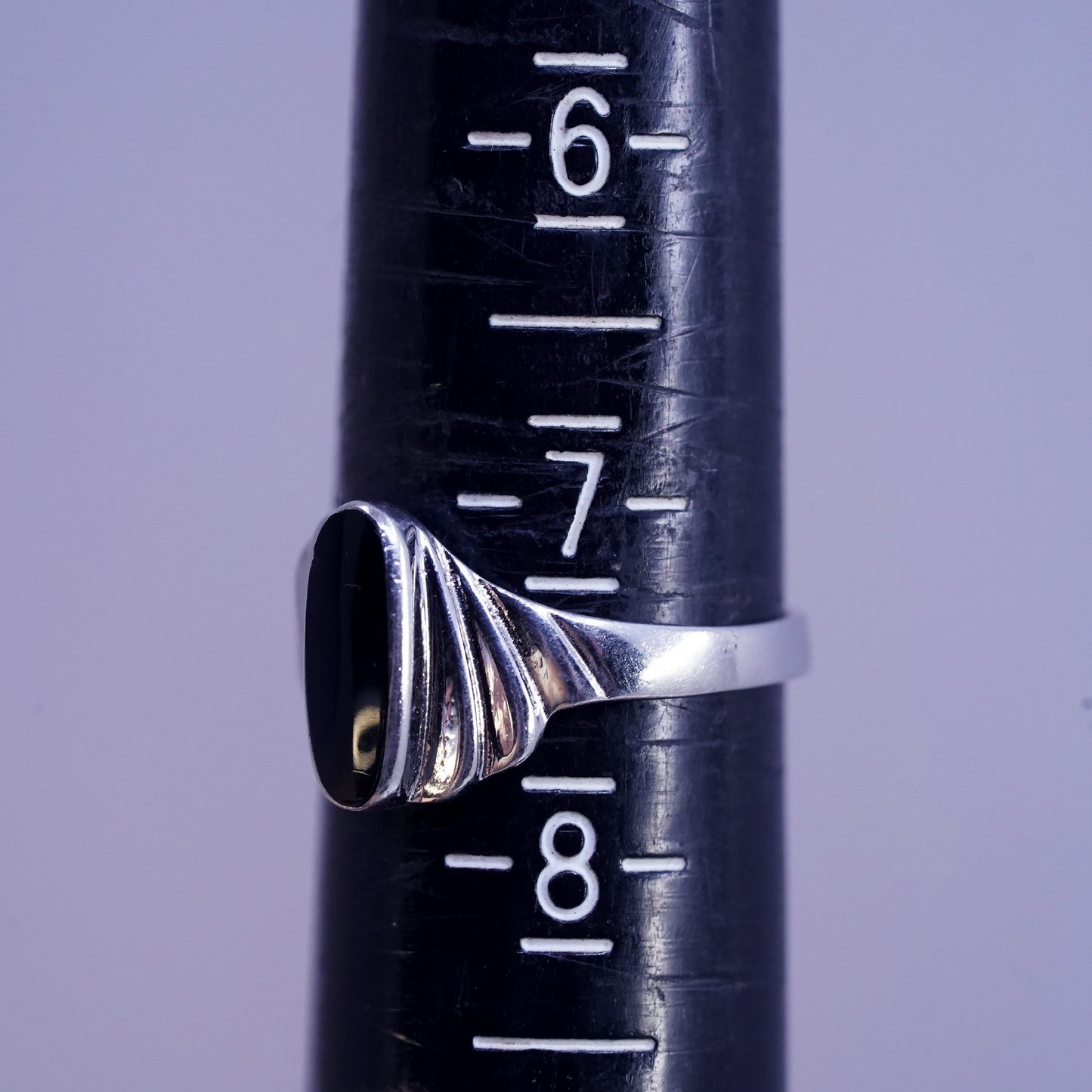 Size 7.25, vintage Mexican Sterling 925 silver handmade band ring w/ black onyx