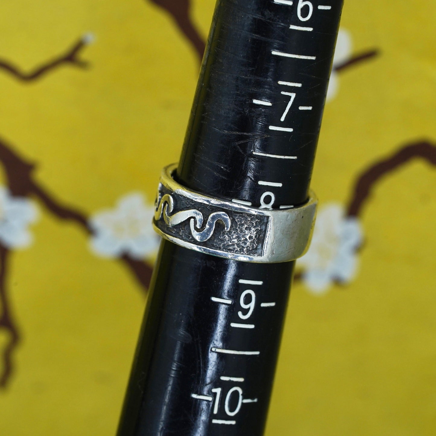 Size 8, vtg southwestern Hopi Sterling silver prayer ring, 925 wavy wavy band