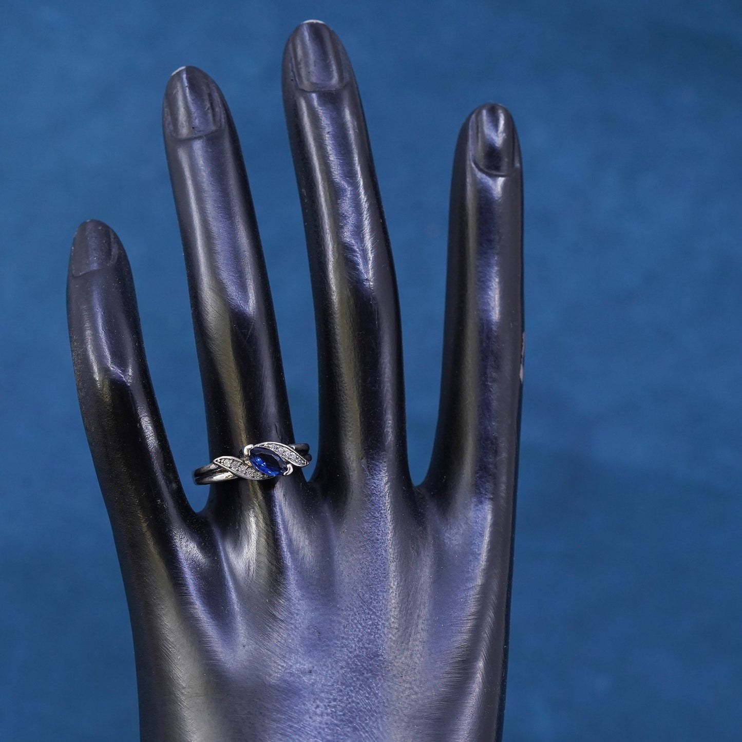 Size 7, vintage Sterling 925 silver handmade ring with sapphire and cz