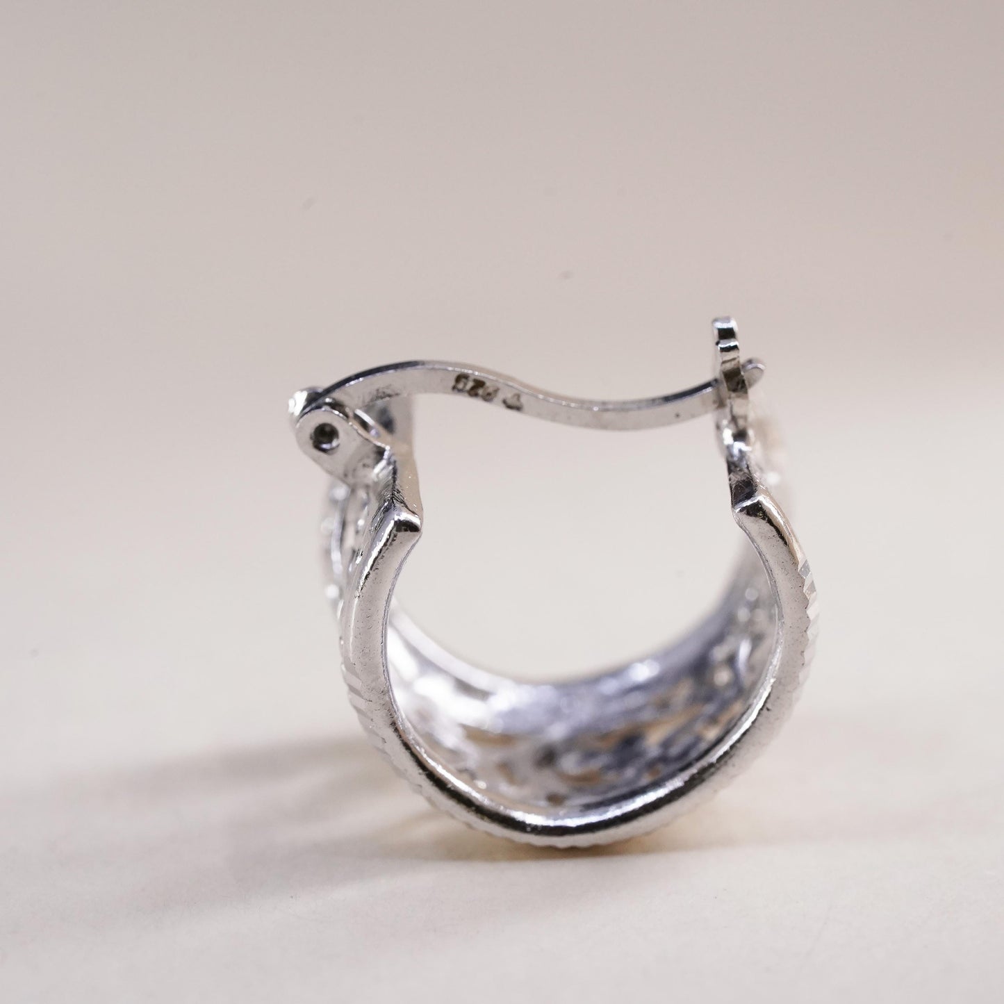 Vintage 925 Sterling Silver Filigree Open Hoop Huggie Post Single 1 earring