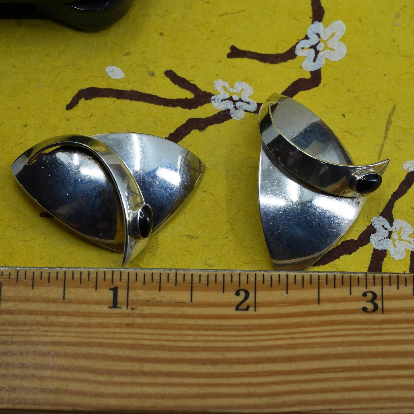 vintage mexico modern Sterling silver handmade studs, wavy earrings with onyx