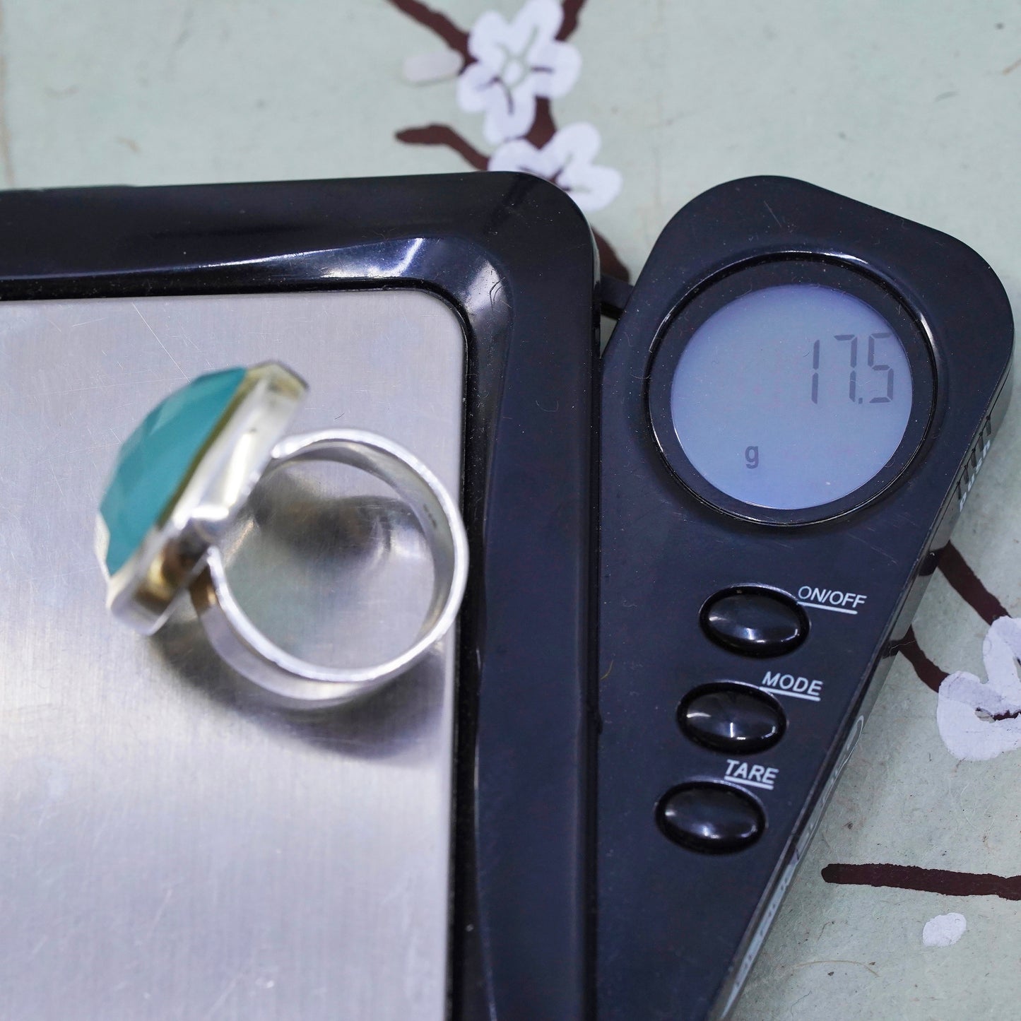 Size 7, vintage Sterling 925 silver statement ring and chalcedony