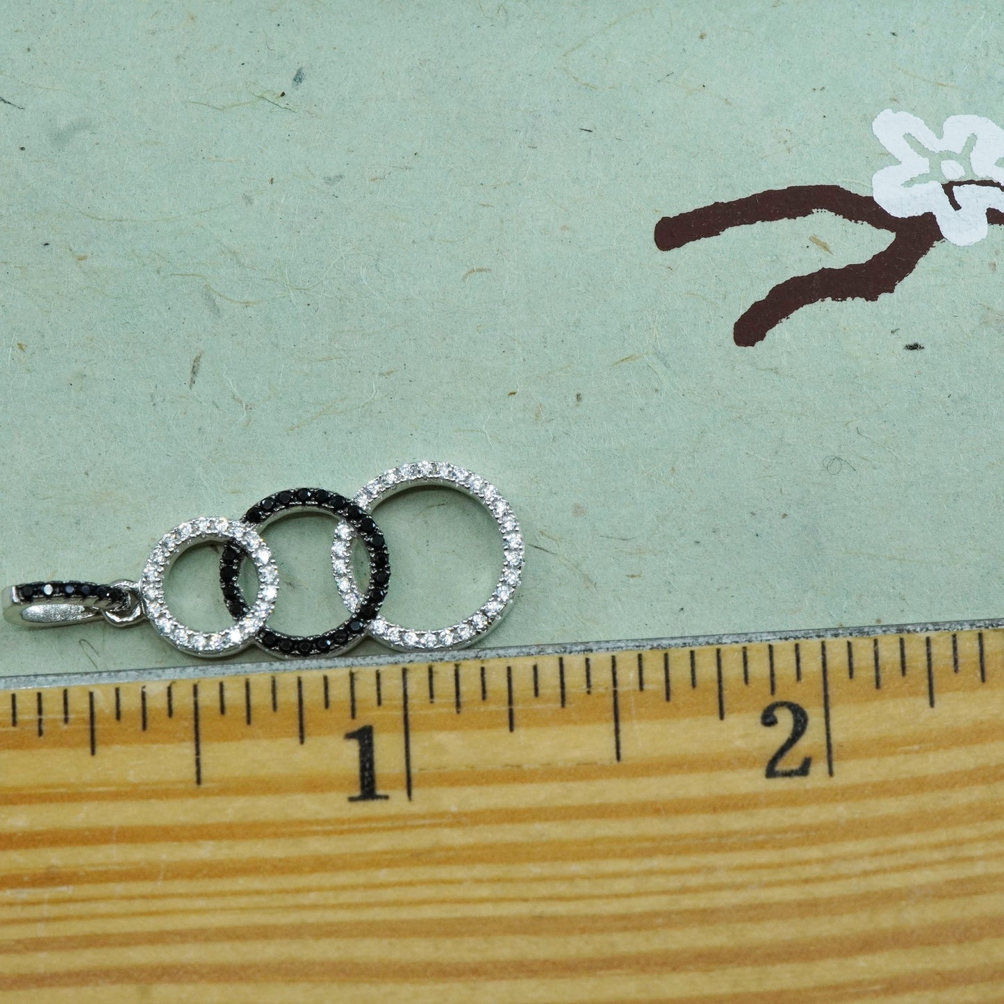 Vintage sterling 925 silver entwined circle pendant with cluster Cz