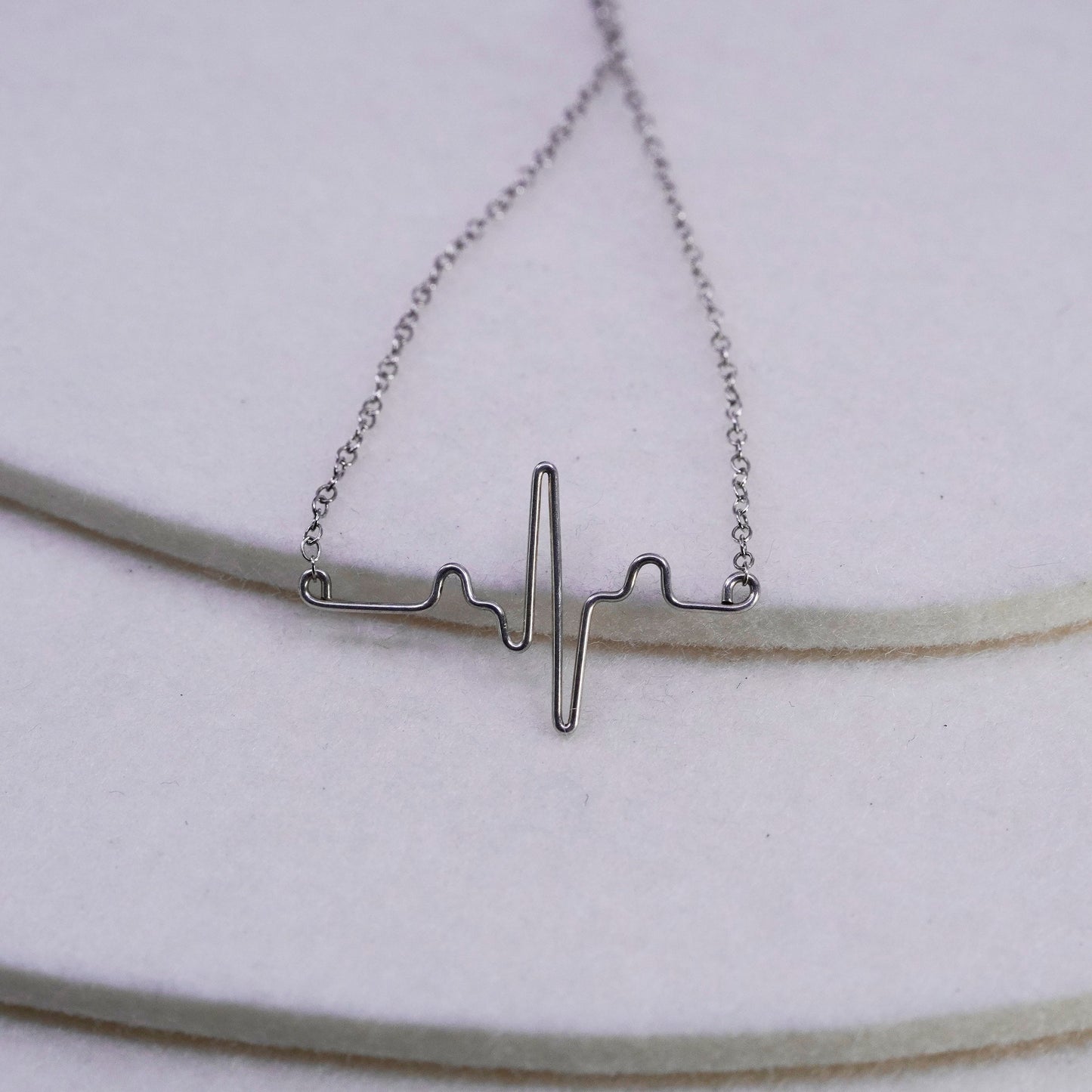 19”, VTG Italy Sterling 925 silver circle chain necklace with heart ECG graph