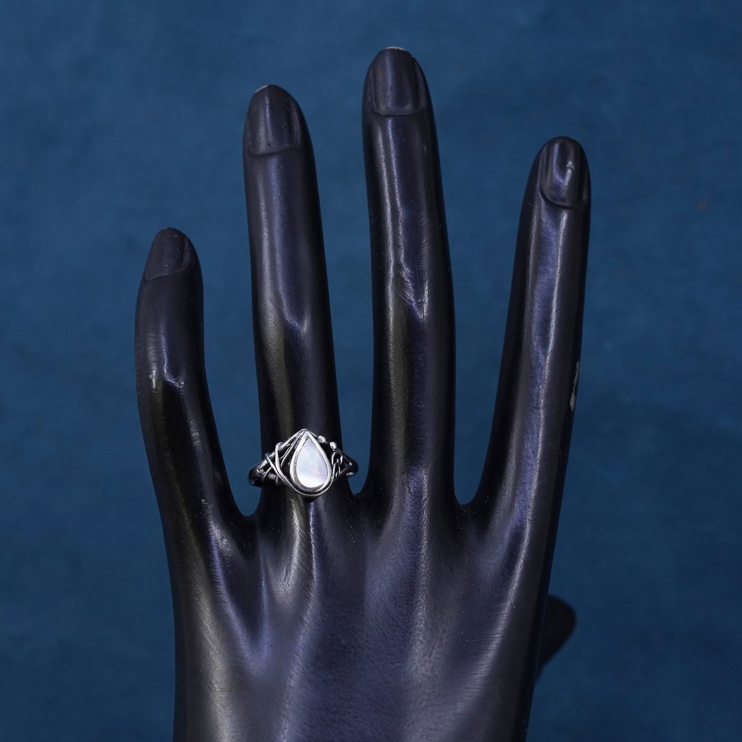 Size 7.5, vintage Sterling silver handmade ring, 925 band with mother of pearl