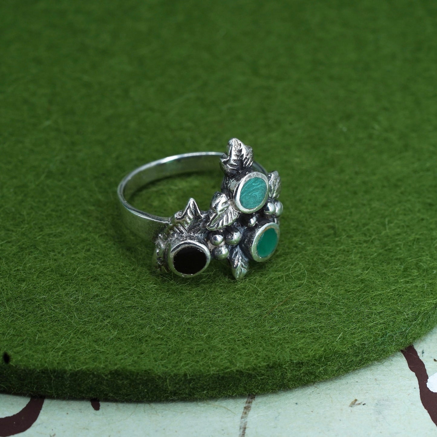 Size 8, Vintage sterling 925 silver handmade leaf ring with onyx turquoise