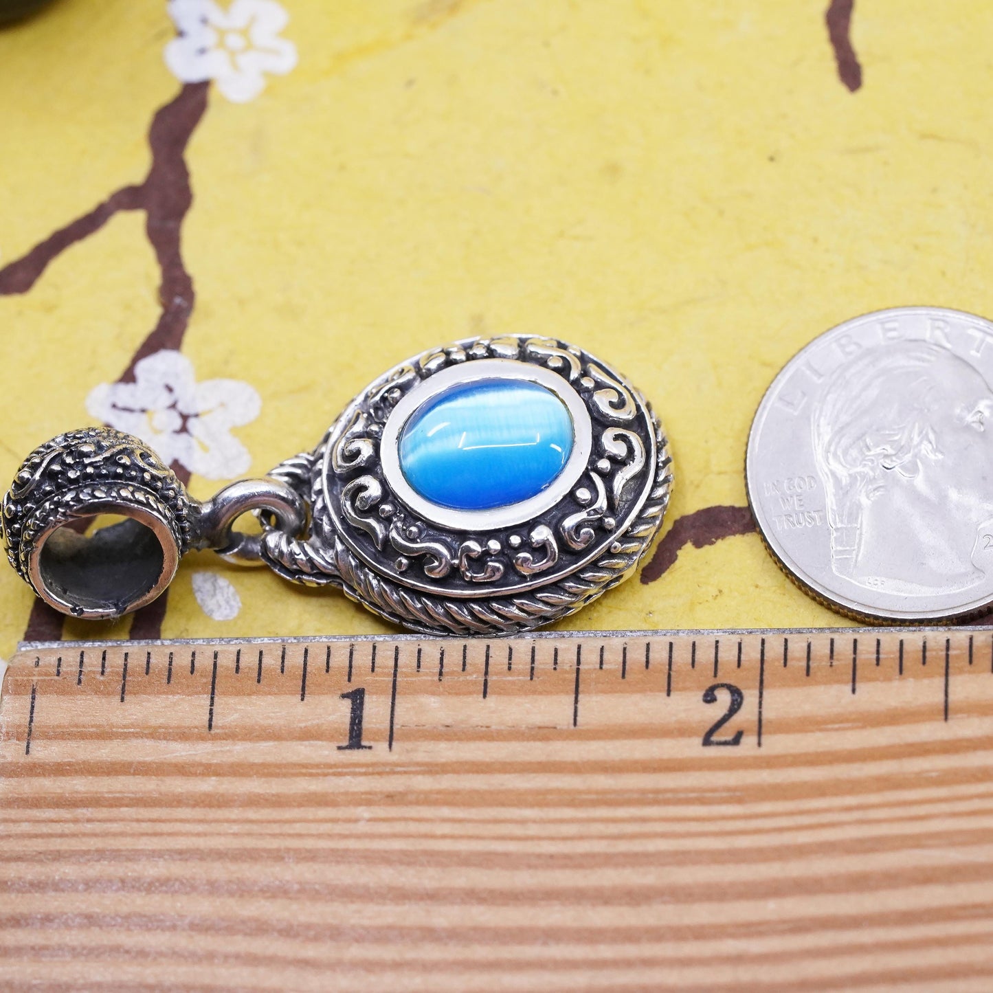 Vintage Mexican Sterling 925 silver textured pendant with oval blue cat’s eye