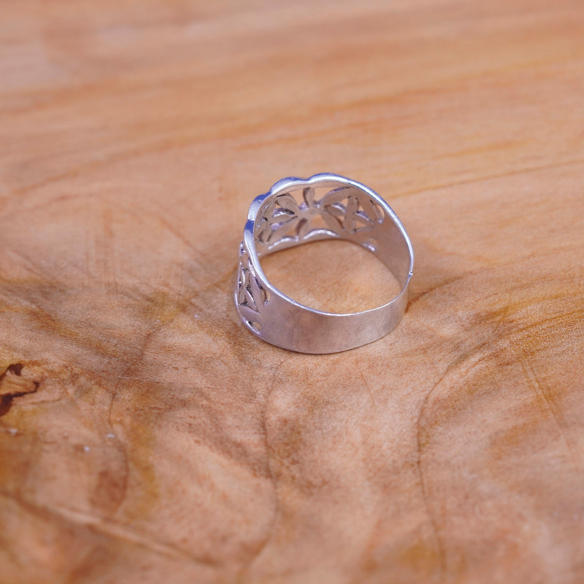 Size 8, Vintage Sterling silver handmade ring, 925 band with filigree flower