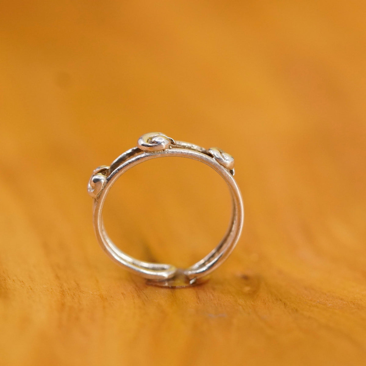 Size 4.5, vintage Sterling silver prayer ring, 925 open band w/ dolphin ball