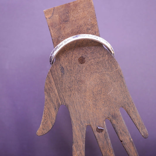 8.5”, vtg Native American Sterling silver bracelet, hammered 925 horn bangle