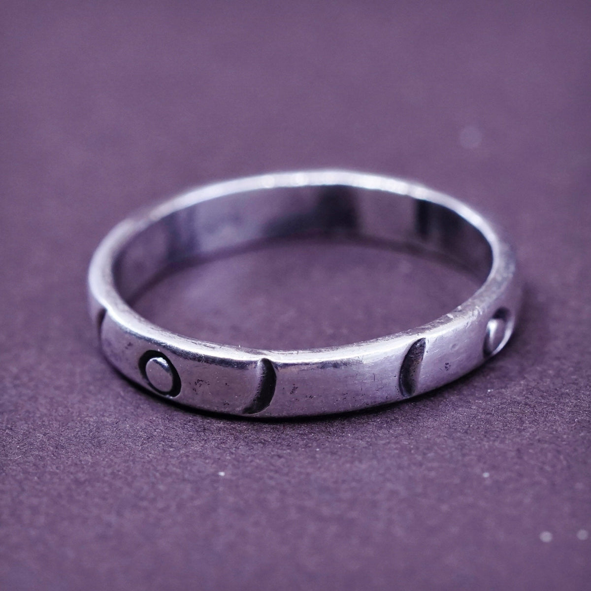 Size 5, vtg sterling silver handmade ring, 925 stackable band embossed circle