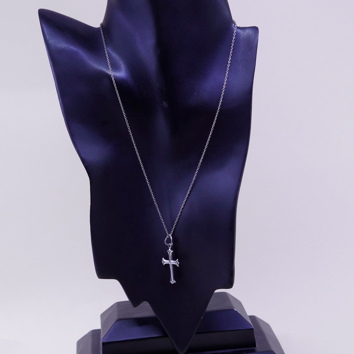 18”, Vintage sterling silver flatten circle link chain cross pendant, necklace
