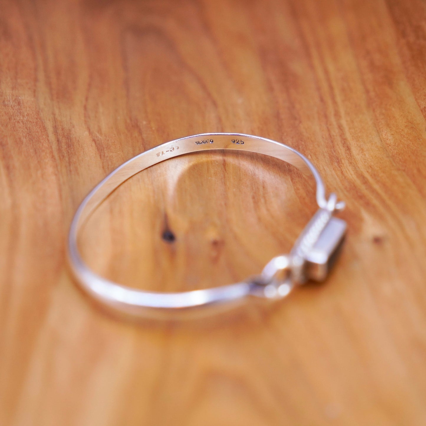 7”, Vintage Sterling silver handmade bracelet, Mexico 925 hinged bangle onyx