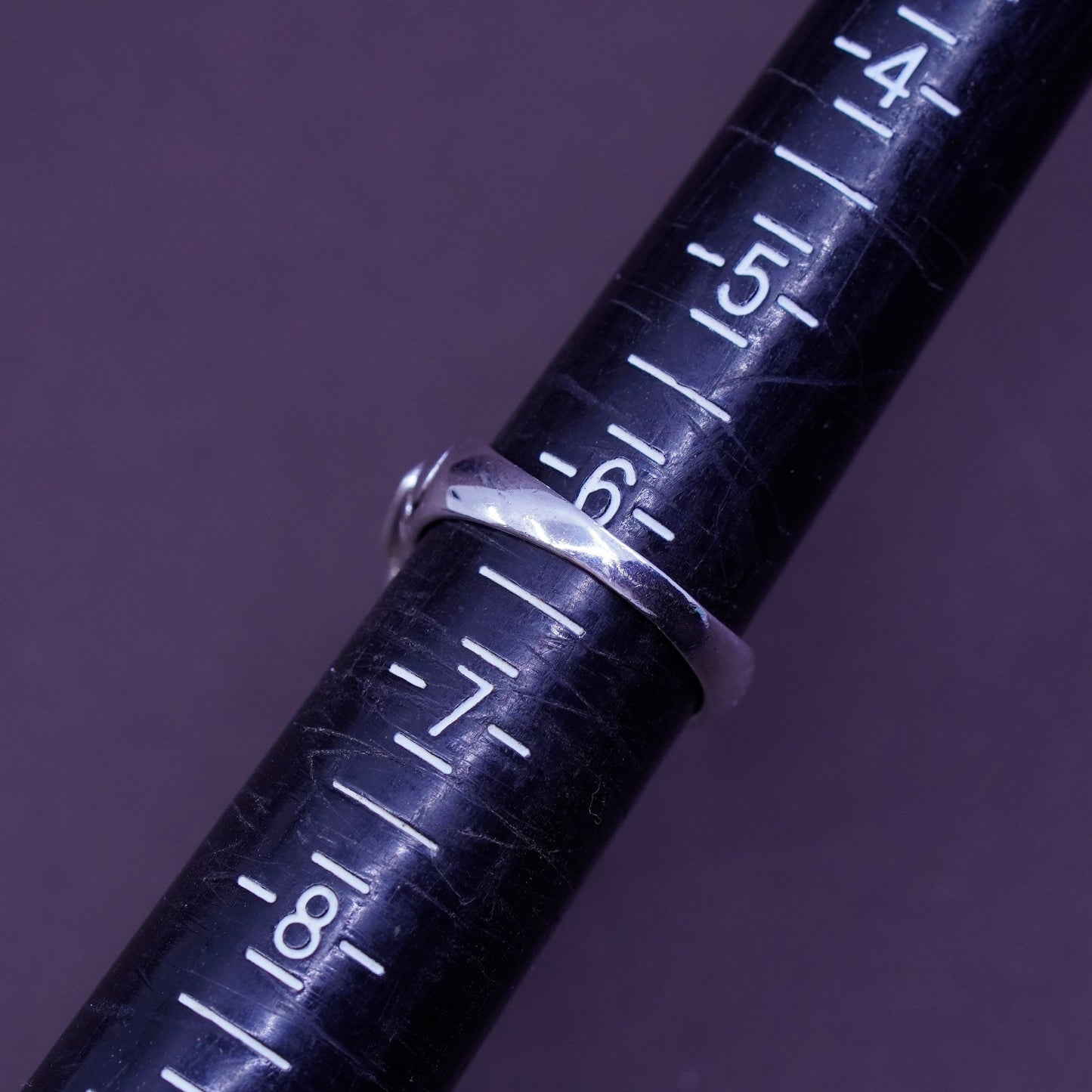 Size 6, vintage Sterling 925 silver handmade ring with square peridot N pebble