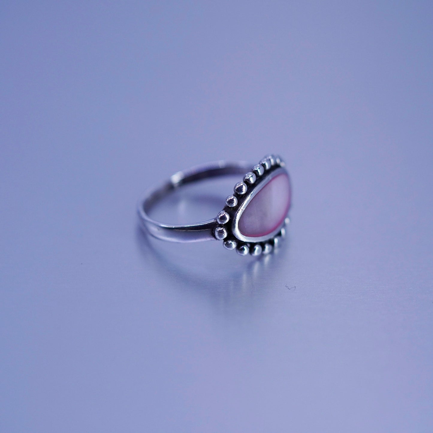 Size 8, Native American navajo Sterling 925 silver ring mother of pearl beads