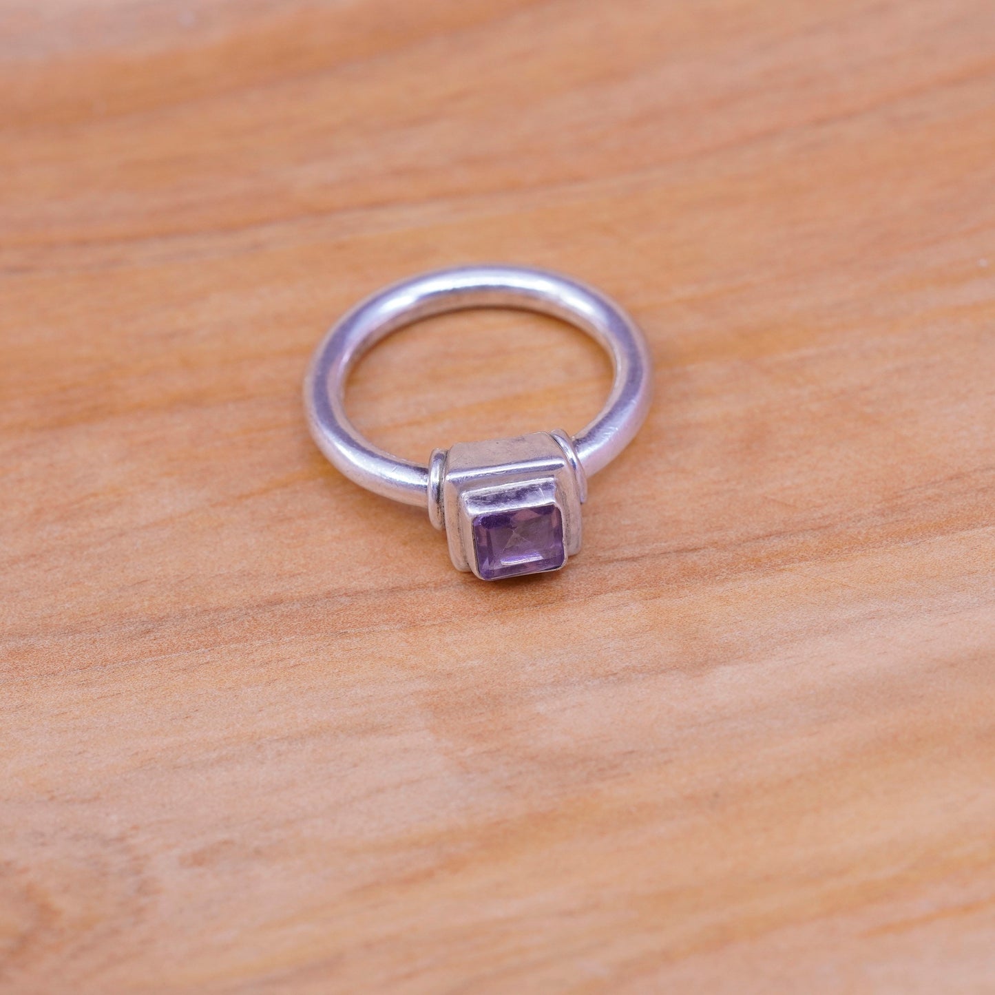 Size 8, vintage Sterling 925 silver handmade band ring with square amethyst