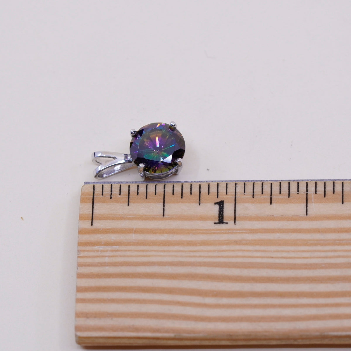 Vintage Sterling 925 silver pendant with round rainbow topaz