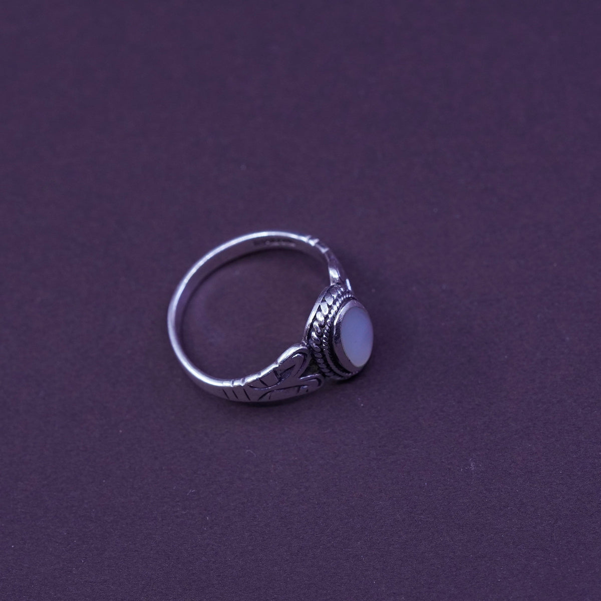 Size 8.5, vintage Sterling 925 silver handmade ring w/ mother of pearl N cable