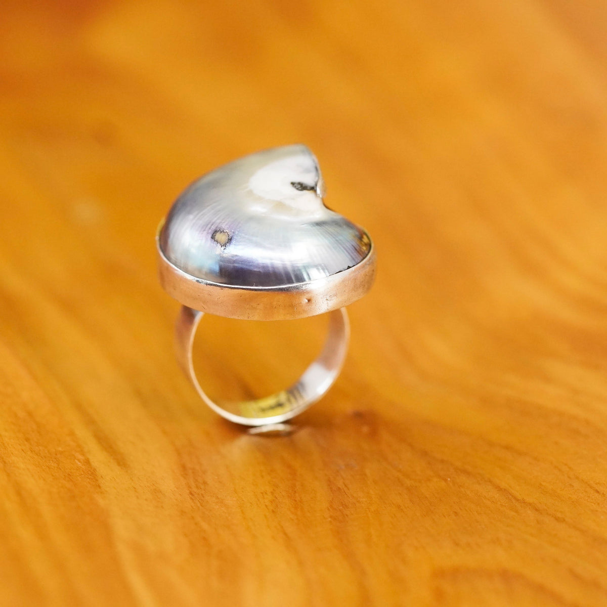 Size 7.5, vintage Sterling 925 silver handmade ring with fossil shell