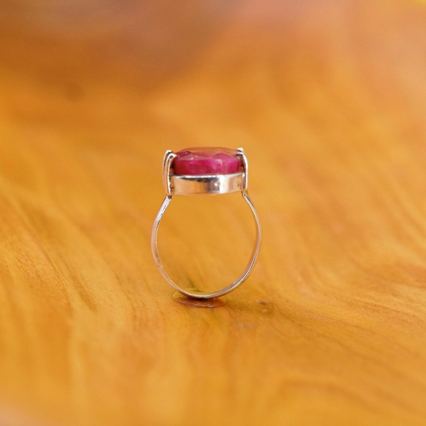 Size 6.25. vintage Sterling 925 silver ring with oval Indian ruby