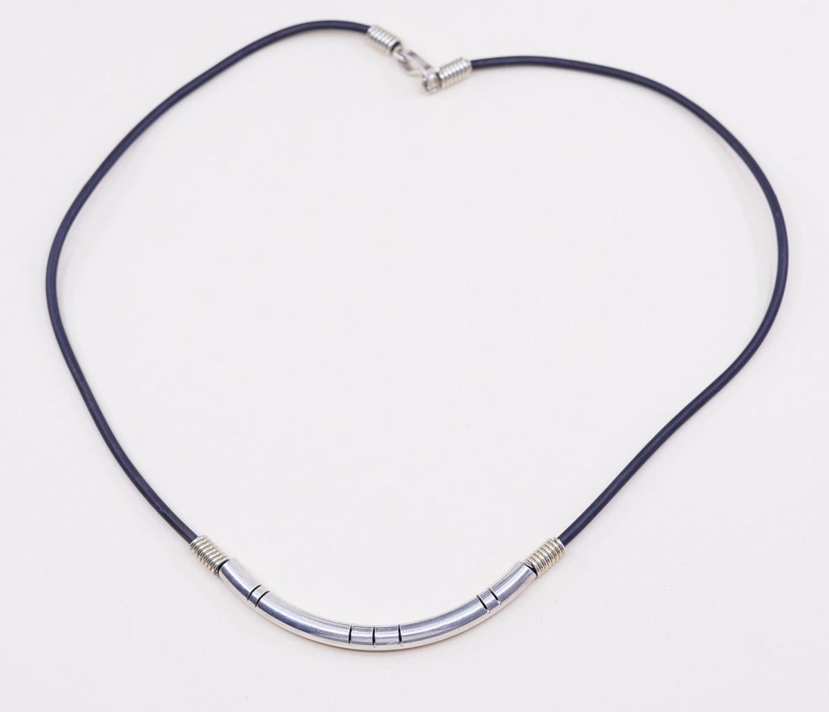 18”, Vtg sterling 925 Silver slide bar Pendant W/ Black Rubber Necklace