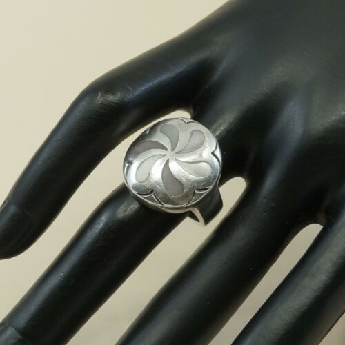Size 7, Vtg Sterling Silver Handmade Flower Ring w/ mother of pearl