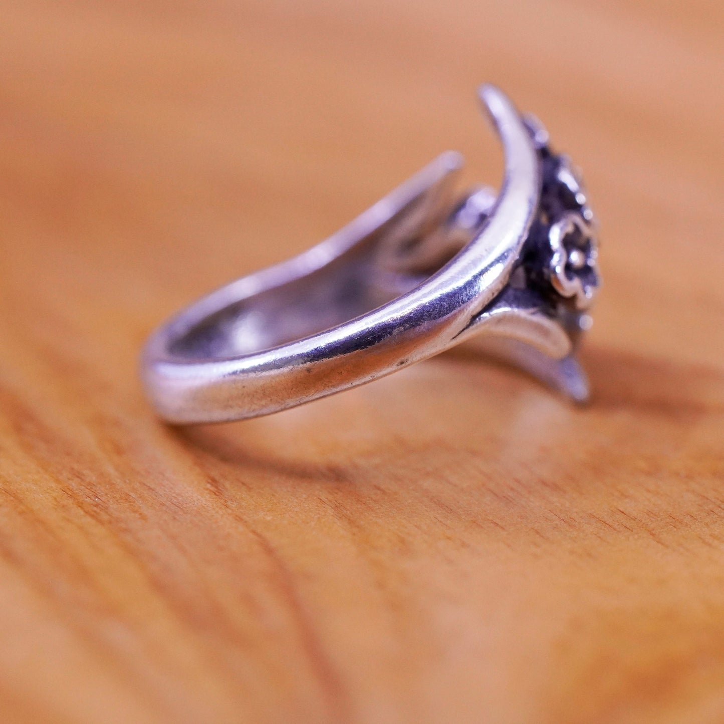 Size 5.5, Vintage Sterling silver handmade cocktail ring, 925 flower wrap band