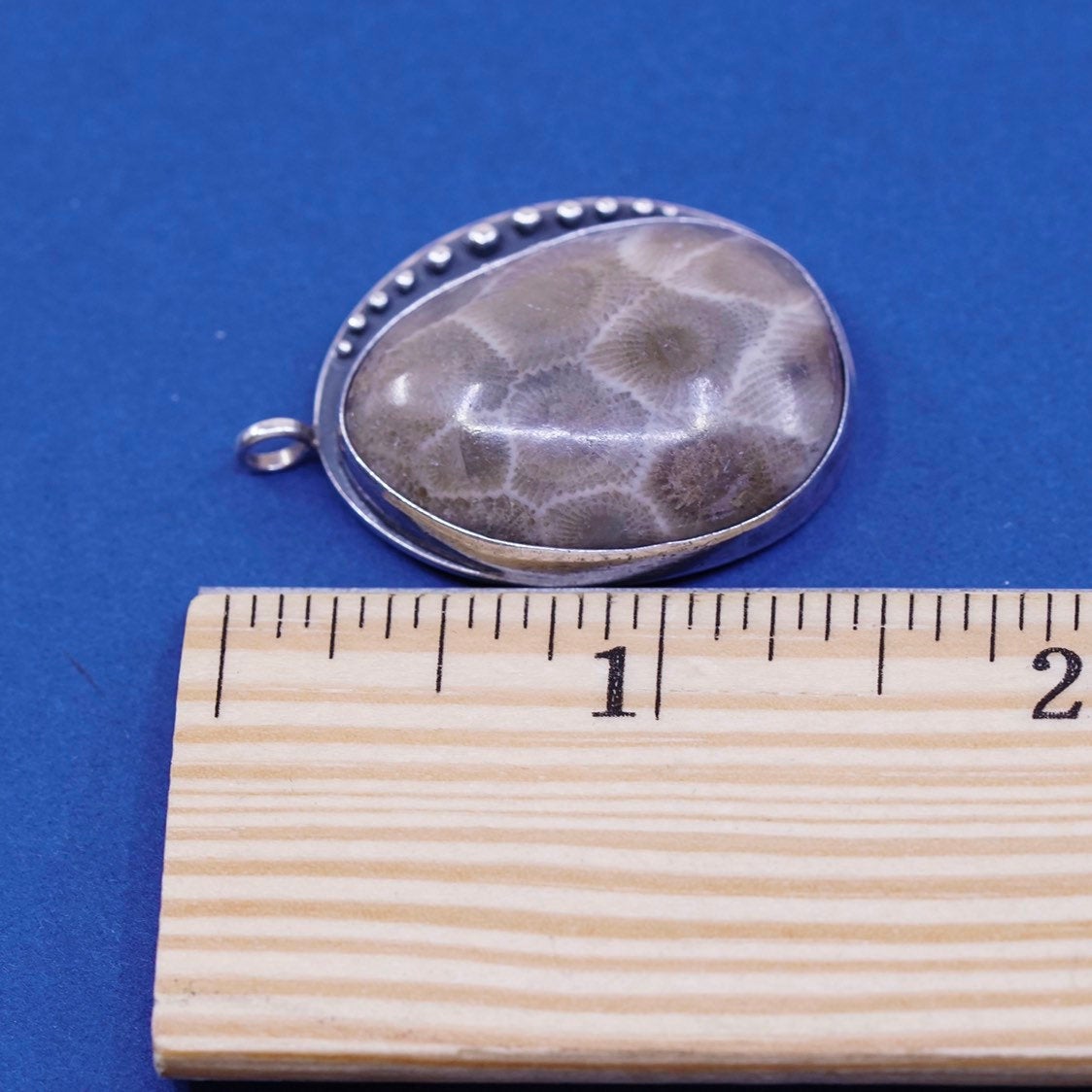 vtg Ben 1970s Sterling silver handmade pendant, 925 w/ fossil shell