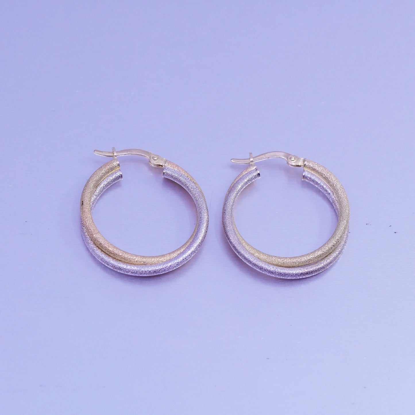 1” 3.3g, 14K 585 yellow gold white gold entwined matte hoops, huggie earrings
