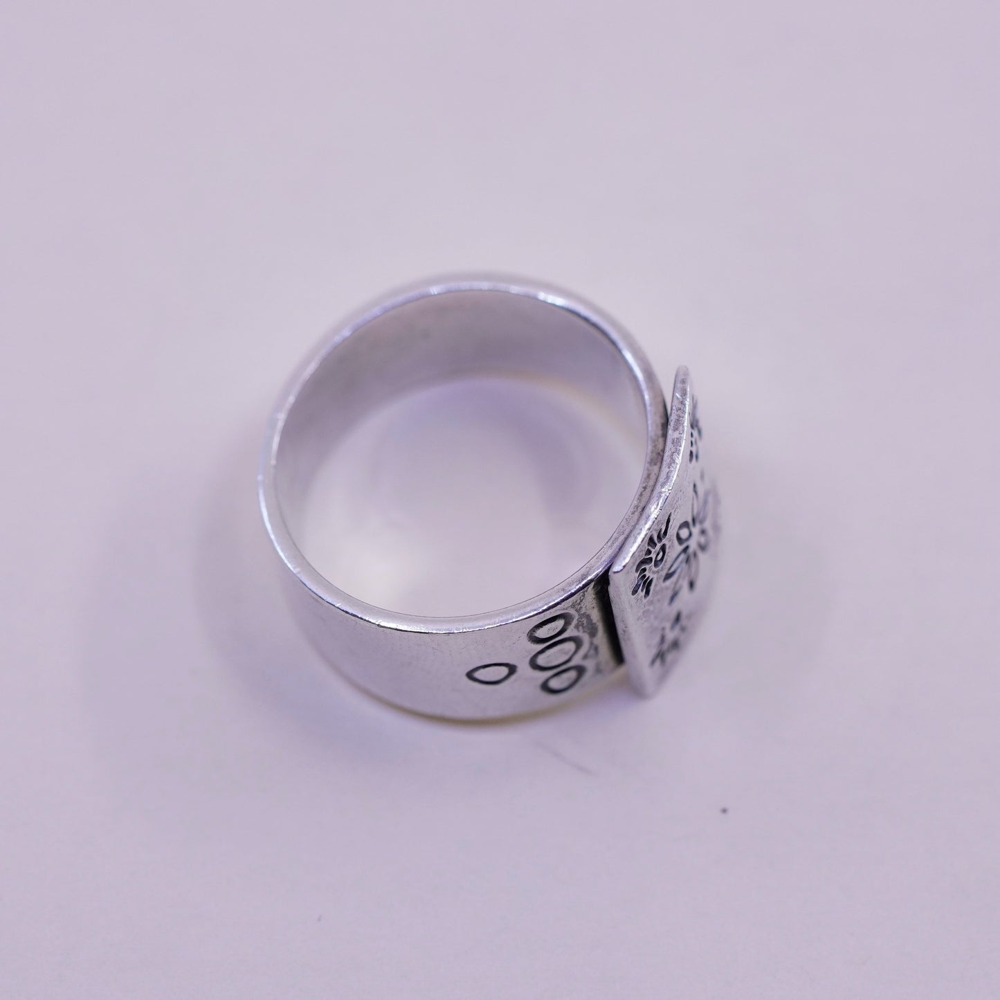 Size 7.75, vintage Sterling 925 silver handmade ring with flower embossed