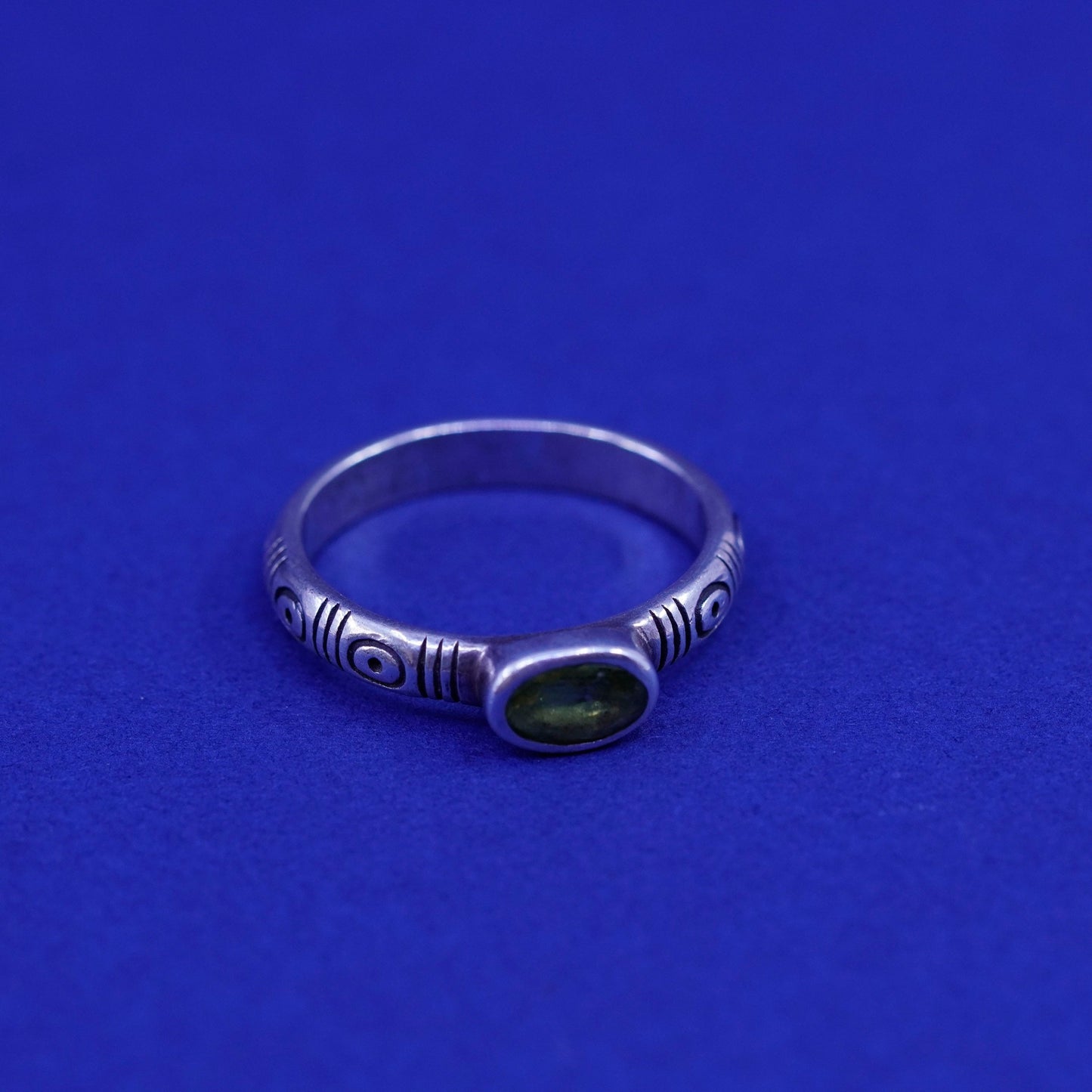 Size 6, vintage Sterling silver handmade ring, 925 stackable band with peridot
