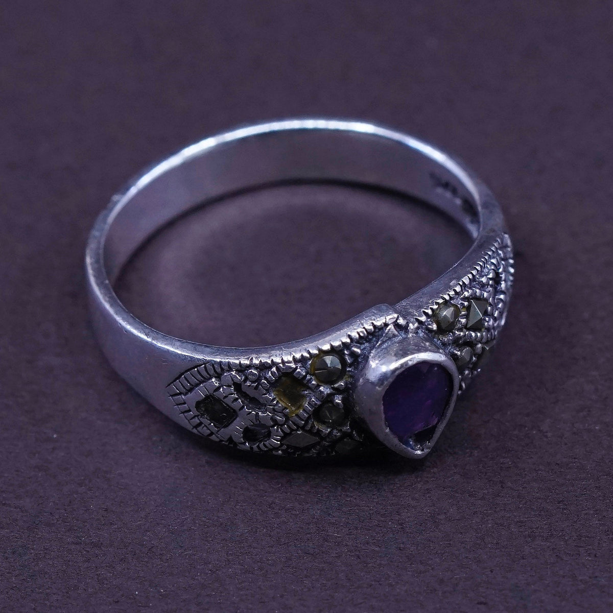 Size 8.25, vtg Sterling 925 silver handmade ring with amethyst and marcasite