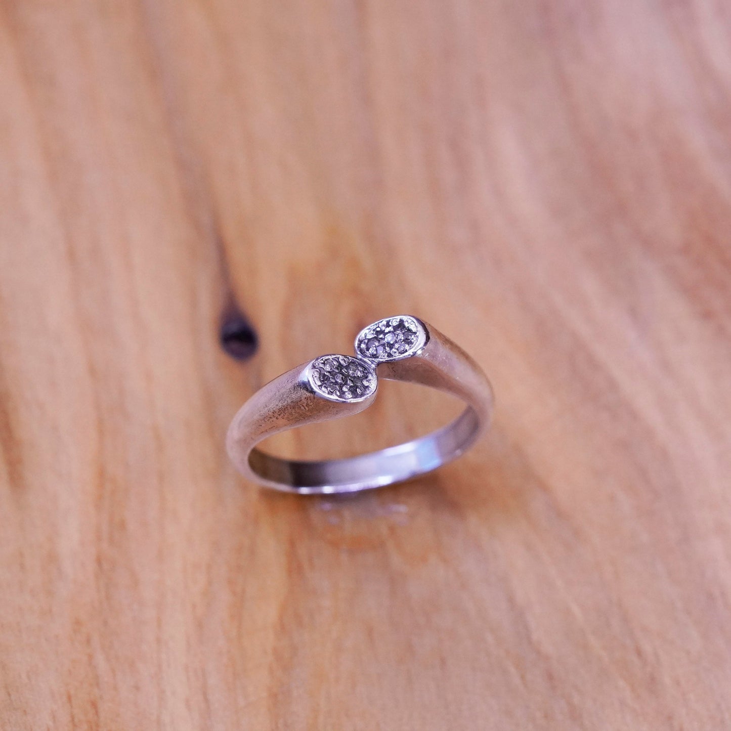 Size 7.25, vintage sterling 925 silver ring with genuine diamond inlay