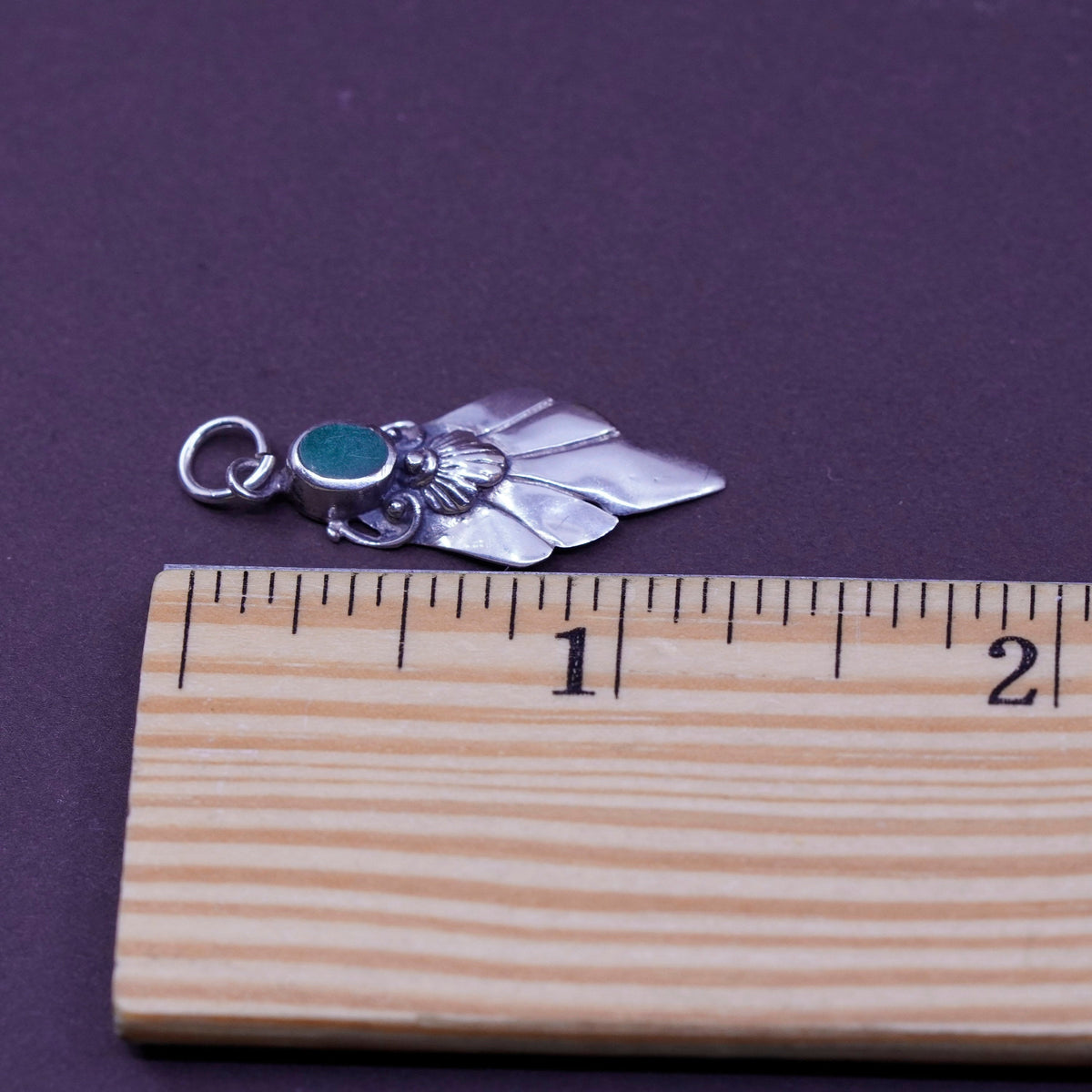 Vintage Sterling 925 silver pendant with oval malachite inlay