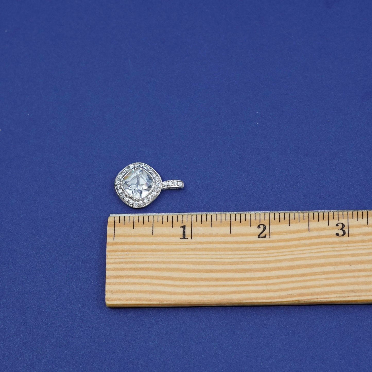 Vintage mega shiny Sterling silver pedant, 925 cluster Cz details