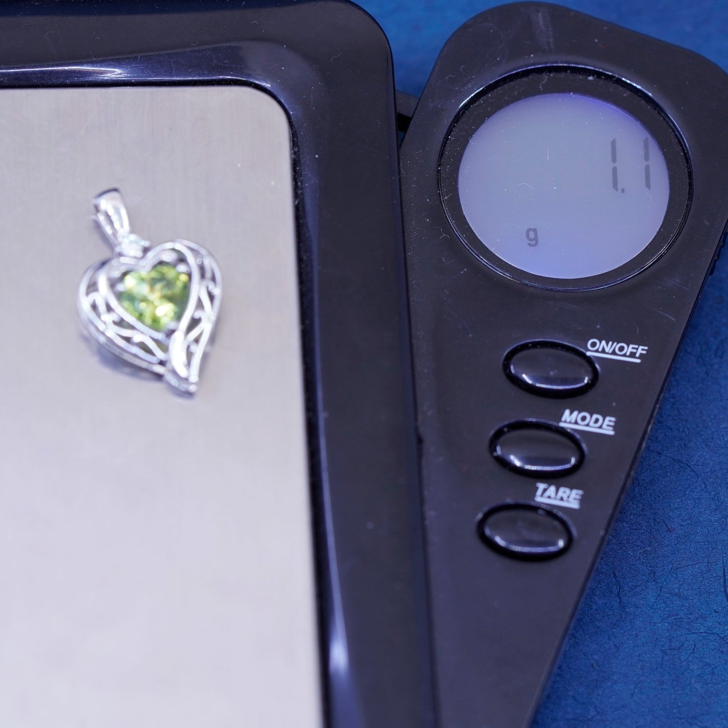 Vintage Sterling 925 silver filigree pendant with peridot and cz