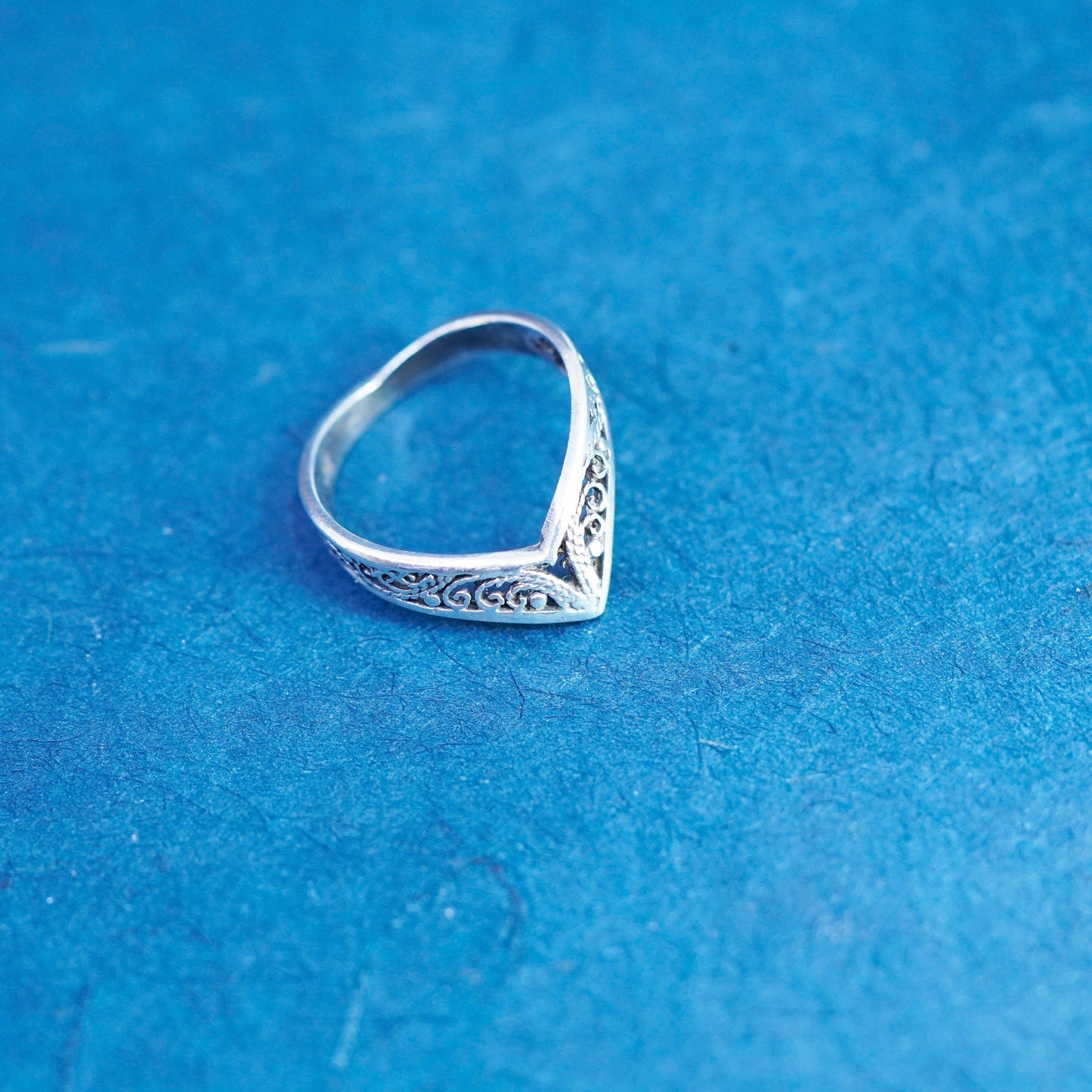 Size 5, vintage sterling silver handmade ring, 925 filigree V shaped band