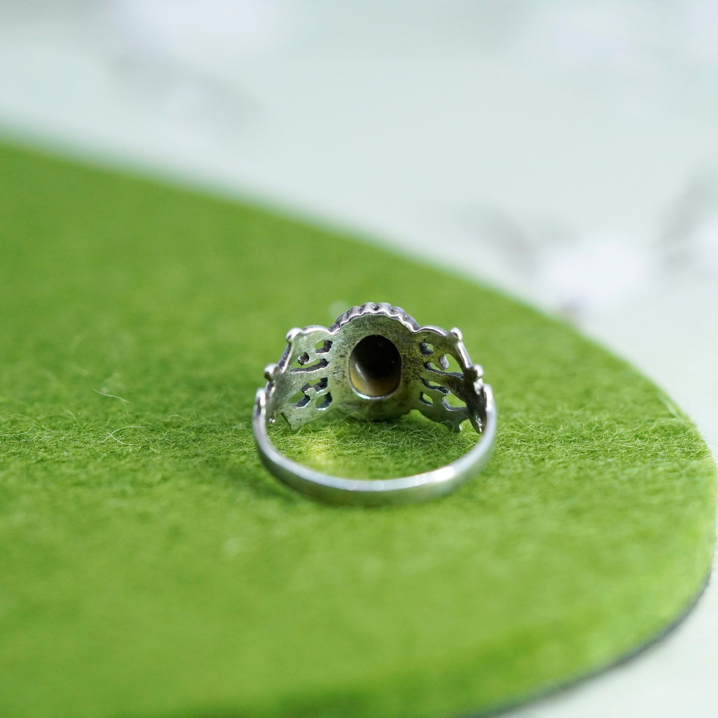 Size 8, Vintage sterling 925 silver handmade ring with onyx and leafy details