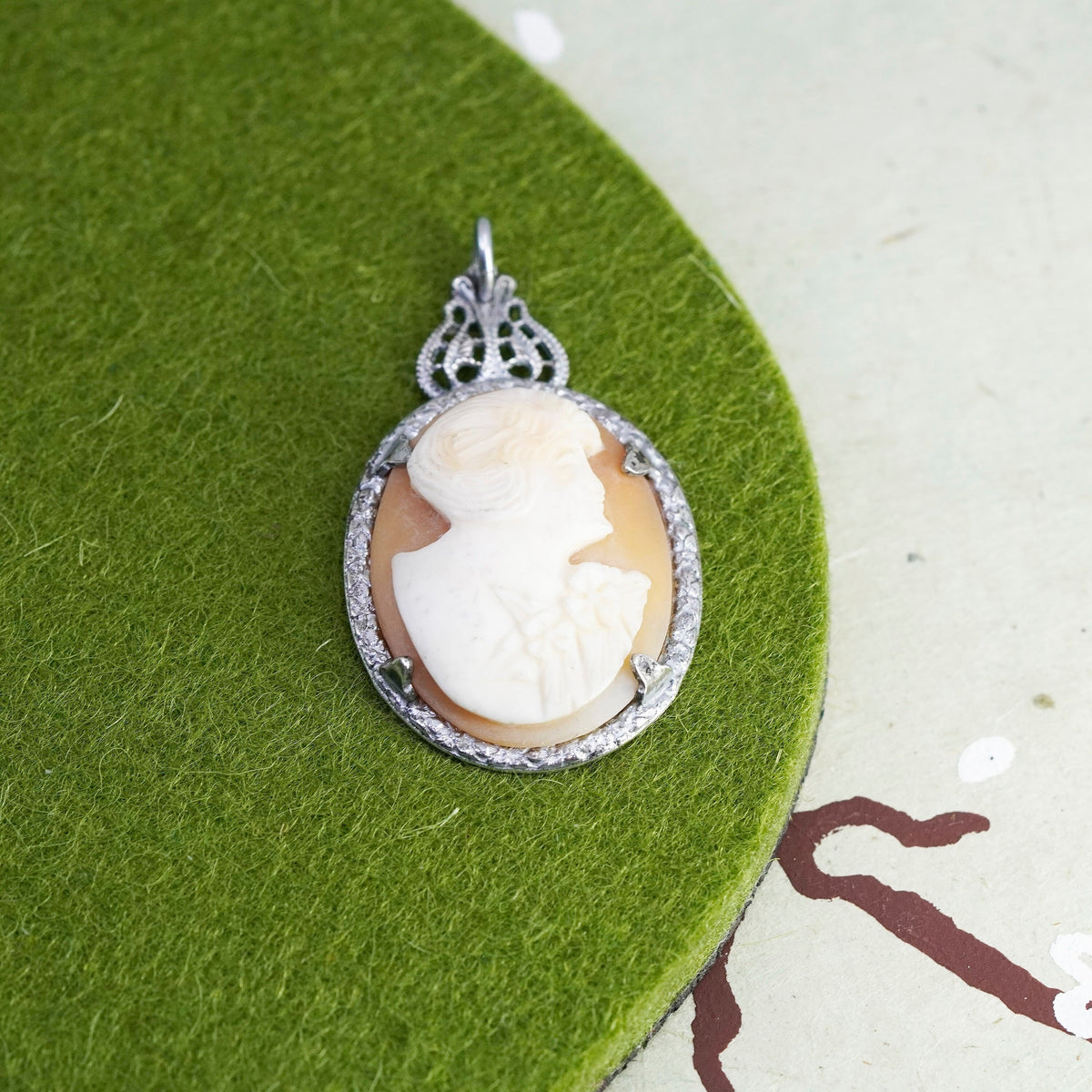 Italy Sterling silver handmade pendant, 925 oval brooch cameo carnelian woman