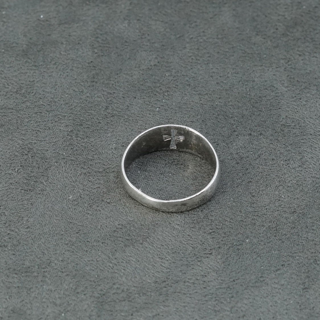Size 6.25, vtg Sterling silver handmade ring, 925 band w/ cross