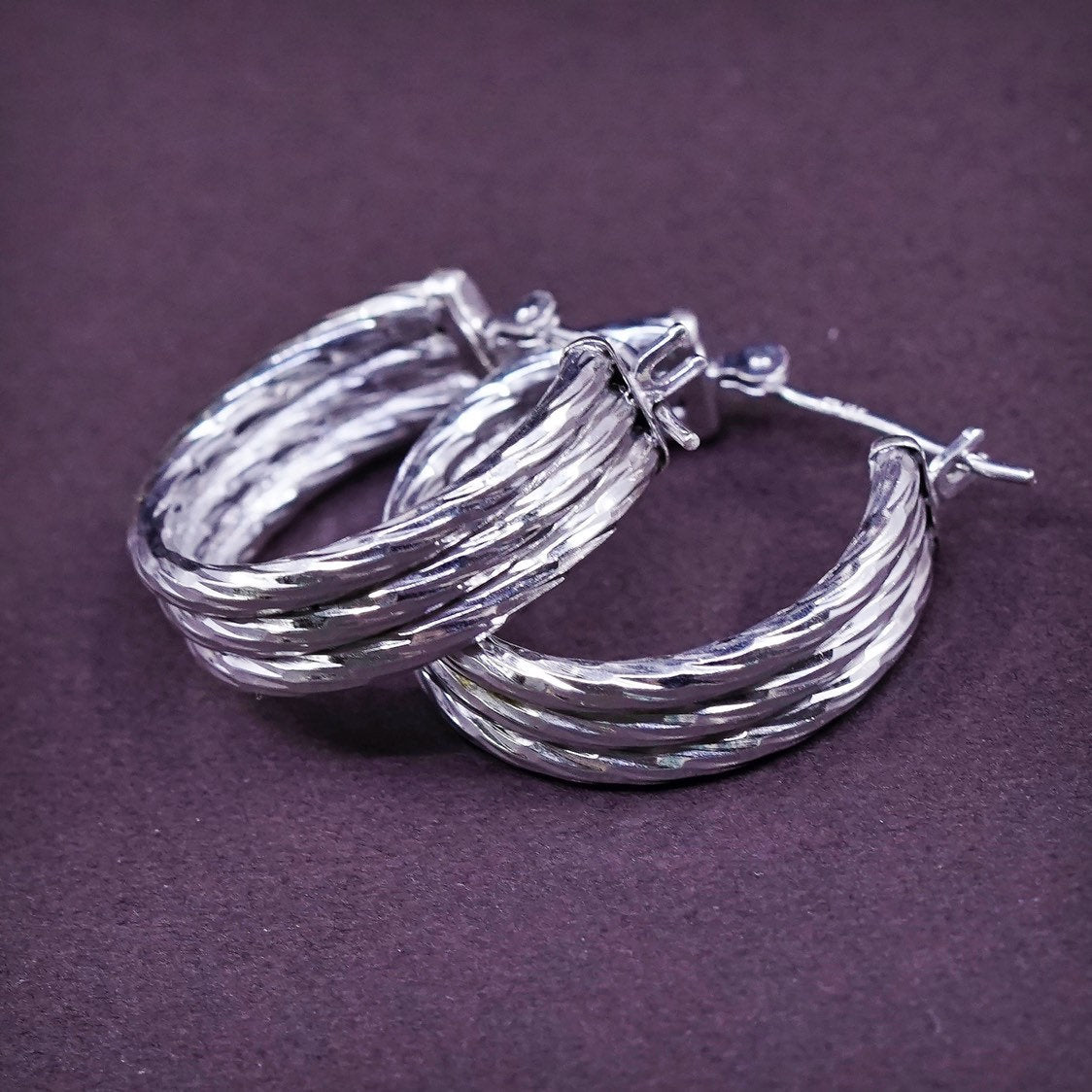0.5”, 3.1g, VTG 14K gold hoops, twisted huggie white gold earrings, stamped 14K