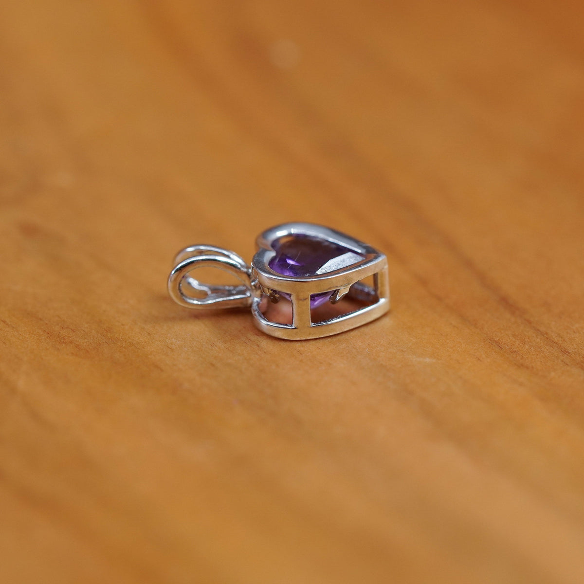 0.6g, Carla 14K white gold heart pendant with amethyst, stamped Carla 14K