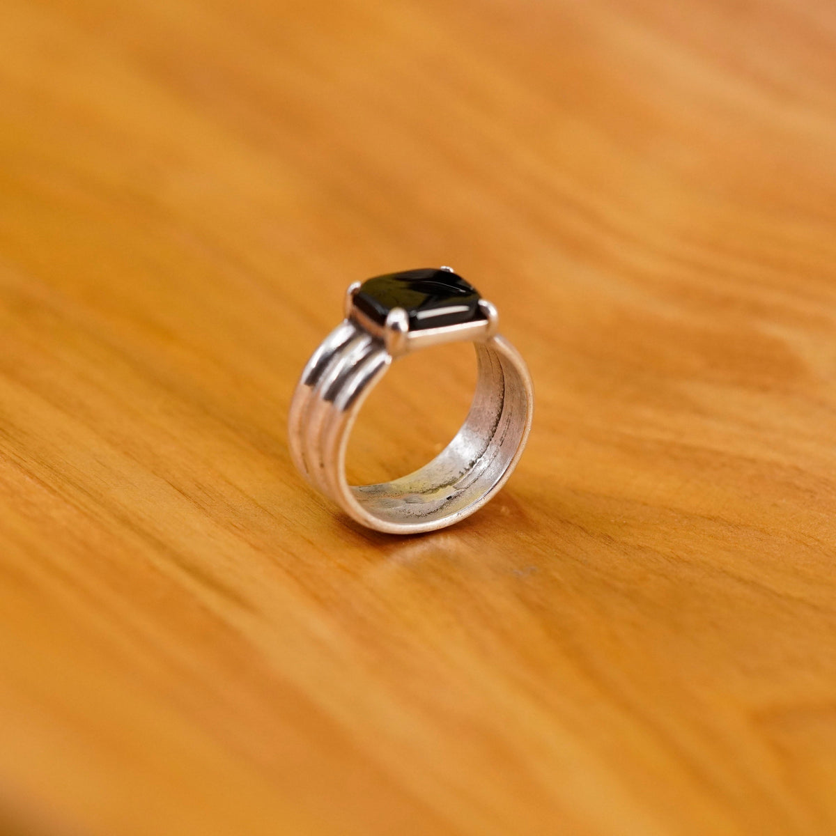 Size 6, vintage Mexico Sterling 925 silver handmade ring with rectangular onyx