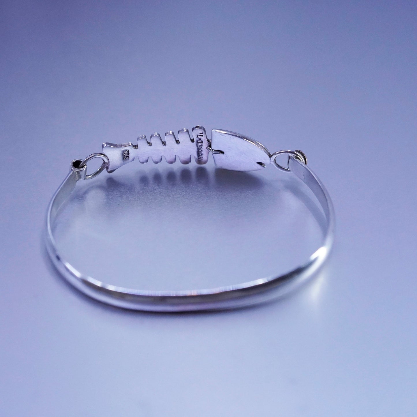 7.75”, vtg Sterling 925 silver handmade bracelet, hinged bangle w/ fish bone